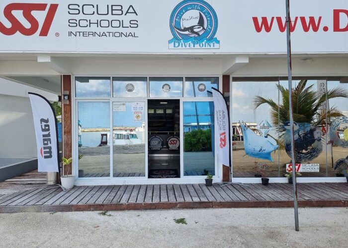 Centro de Buceo Dive Point en Guraidhoo con Jordi Atienza - Viajes GoPro
