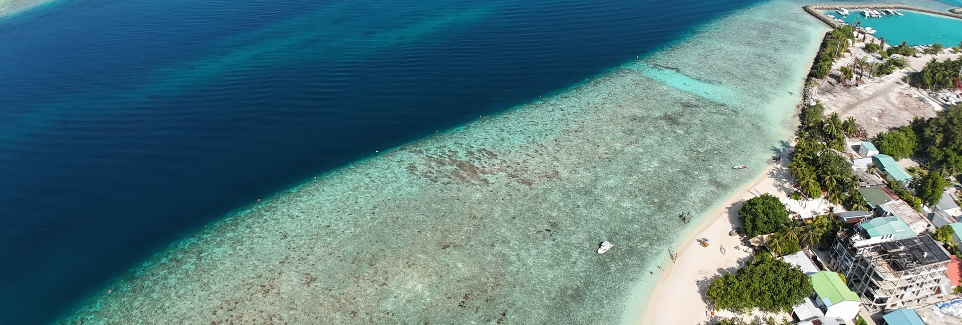 Arrecife de Rasdhoo en Maldivas con Jordi Atienza - Viajes GoPro
